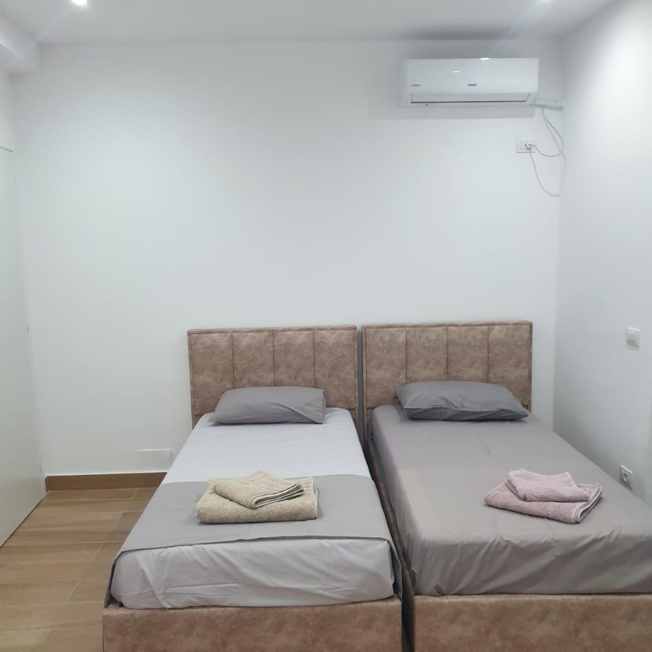 Rooms By George Dhërmi Esterno foto